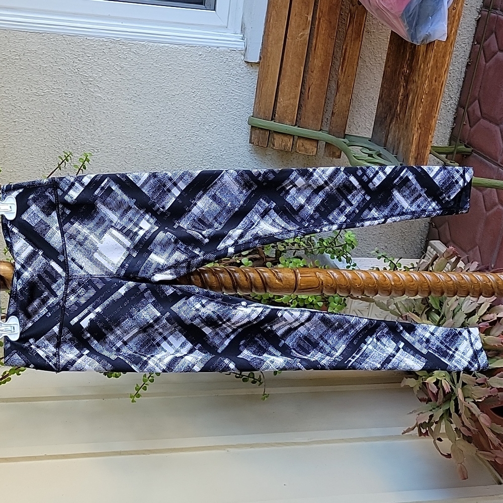90 degrees leggings. Size S. Very good condition.